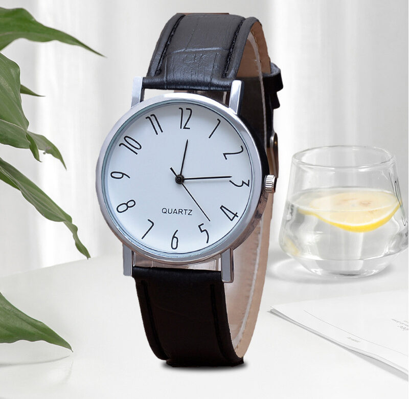 High-end temperamentní pánské hodinky quartz hodinky modrý skleněný pásek hodinky unisex pár bílá obchodní scéna