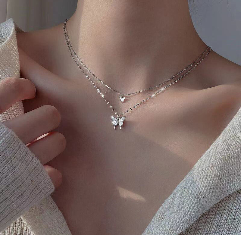 17KM nový korejský postříbřený náhrdelník s lesklým motýlem pro dámy nádherný dvouvrstvý náhrdelník s klíční kostí a šperk