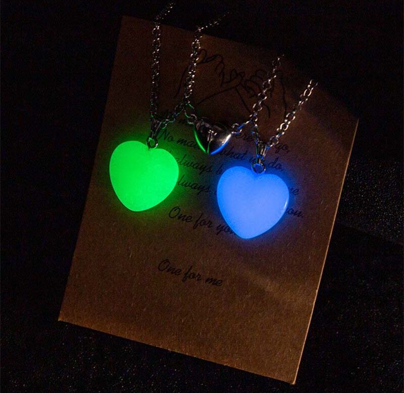 2ks Modrý Zelený Náhrdelník s přívěskem ve tvaru srdce pro ženy Muži Milují Magnetický krystal Glow In the Dark Náhrdelník Šperky