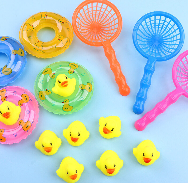 5 ks/sada Dětské plovoucí hračky do vany Mini kroužky na koupání Guma Žluté kachničky Rybářská síť Mycí Koupání Hračky pro batolata Vodní zábava