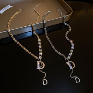 Denní šperky z vás udělají módní náhrdelník se zirkonovým drahokamem Trendy náhrdelník s přívěskem s písmenem D pro ženy Muži Dárek k narozeninám