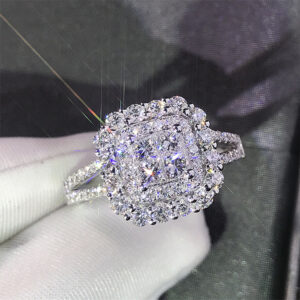 Huitan nádherný čtvercový tvar dámský prsten Full Bling Iced Out Micro Pave Crystal Zirkon Oslnivý svatební prsten Snubní zásnubní prsten