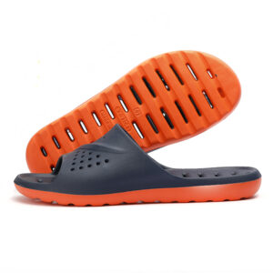 Muži Koupelnové pantofle Protiskluzové Domácí Děravé pantofle Léto Bazén Plážové sandály Pohodlné EVA měkké skluzavky Pánské žabky Aqua boty